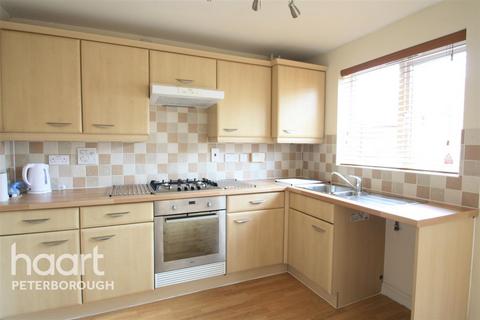3 bedroom terraced house to rent, Vale Drive
