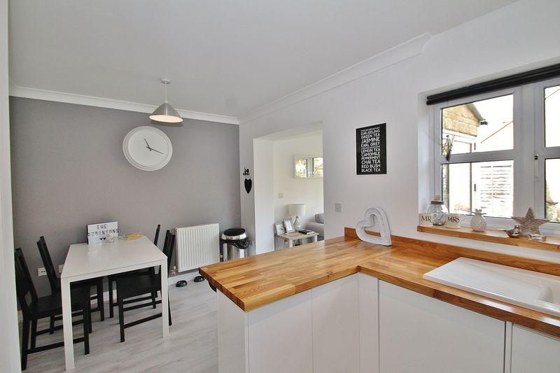 MADLEY BROOK LANE, Witney OX28 1BS 3 bed end of terrace house £315,000