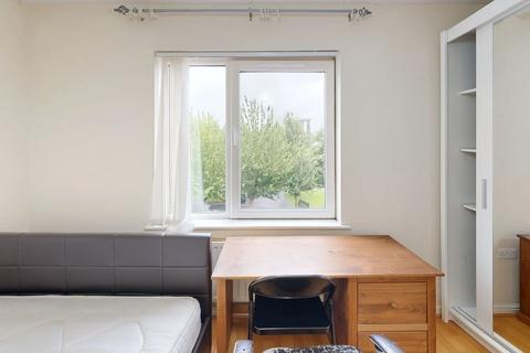 14 Aspull Walk, Manchester, M13 9ER