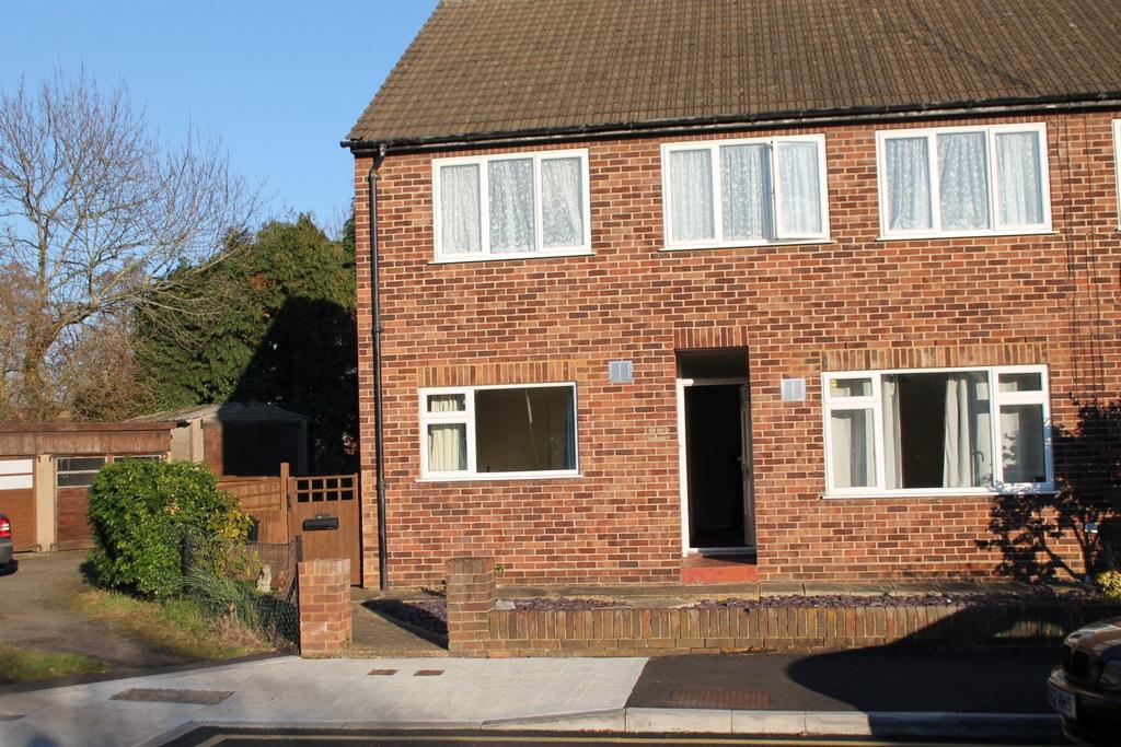 Apartment in Uxbridge - View 2