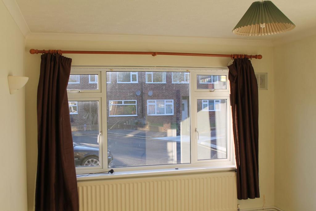 Apartment in Uxbridge - View 4