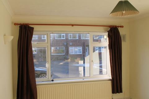 2 bedroom maisonette to rent, Stanley Close, Uxbridge, UB8
