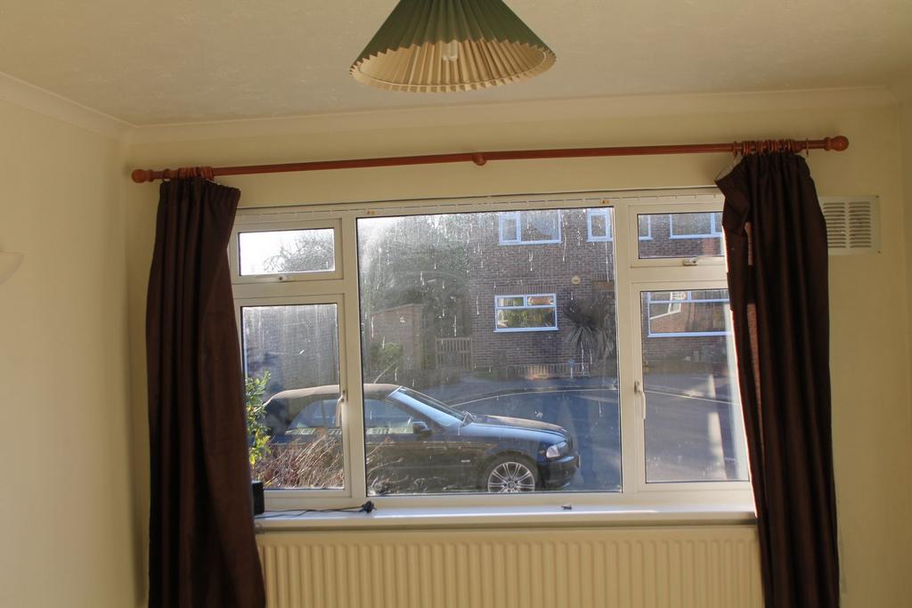 Apartment in Uxbridge - More