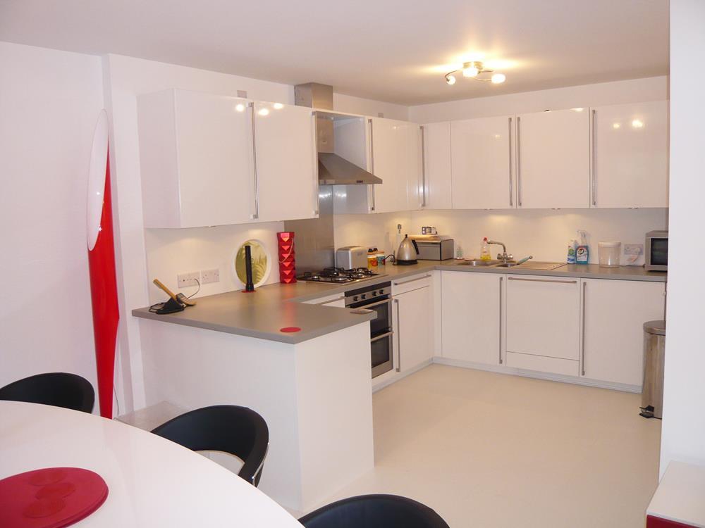 7 Woodlands Terrace − Kitchen