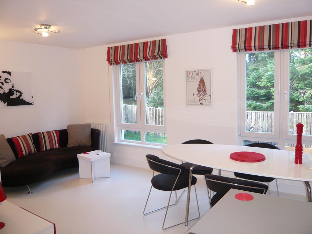 7 Woodlands Terrace − Kitchen with Family...
