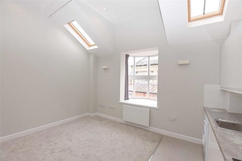 2 bedroom apartment to rent - Shaws Road, Altrincham, Cheshire, WA14
