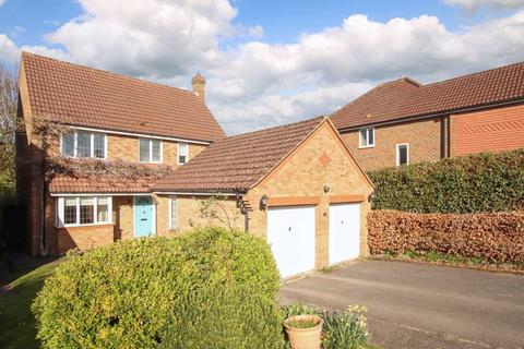 18 Bishops Field, Aston Clinton, Aylesbury, HP22 5BB