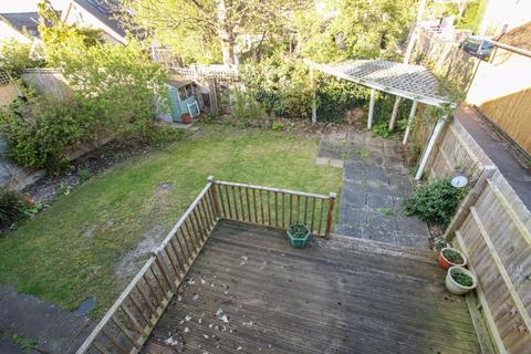 18 Bishops Field, Aston Clinton, Aylesbury, HP22 5BB