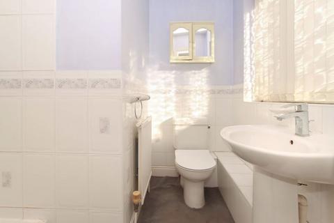 18 Bishops Field, Aston Clinton, Aylesbury, HP22 5BB