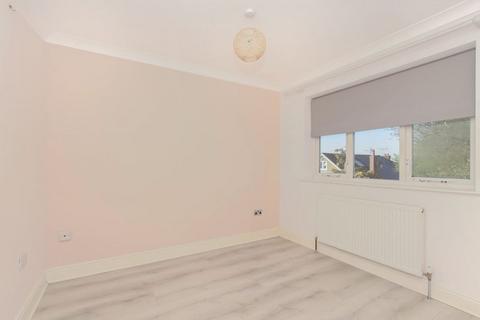 18 Bishops Field, Aston Clinton, Aylesbury, HP22 5BB
