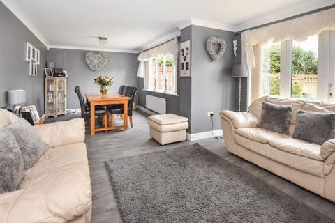 5 bedroom detached house for sale - Restharrow Mead, Bicester