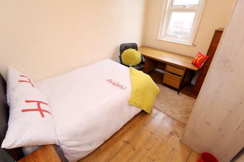 4 bedroom house share to rent - Harold Road, Southsea, PO4