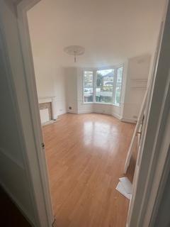 2 bedroom apartment to rent, Courthill Road