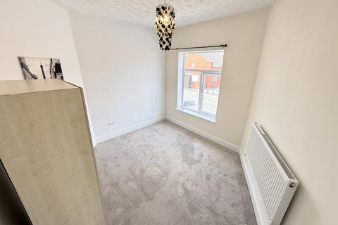 2 bedroom flat to rent, Romney Street, Moston