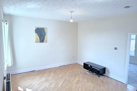2 bedroom flat to rent, Romney Street, Moston