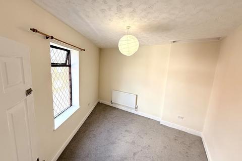 2 bedroom flat to rent, Romney Street, Moston