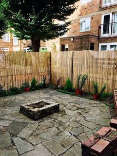 1 bedroom in a flat share to rent, Mullet Gardens,  Bethnal Green, E2
