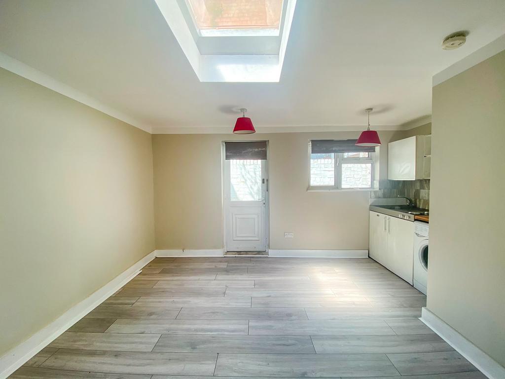 Apartment in Islington - View 2