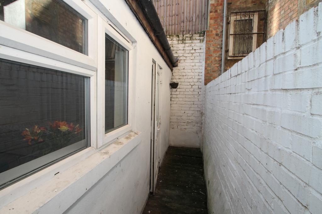 Apartment in Islington - View 4