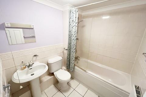 2 bedroom apartment to rent - Burnham Heights , Bath Road, Slough
