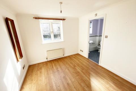 2 bedroom apartment to rent, Burnham Heights , Bath Road, Slough