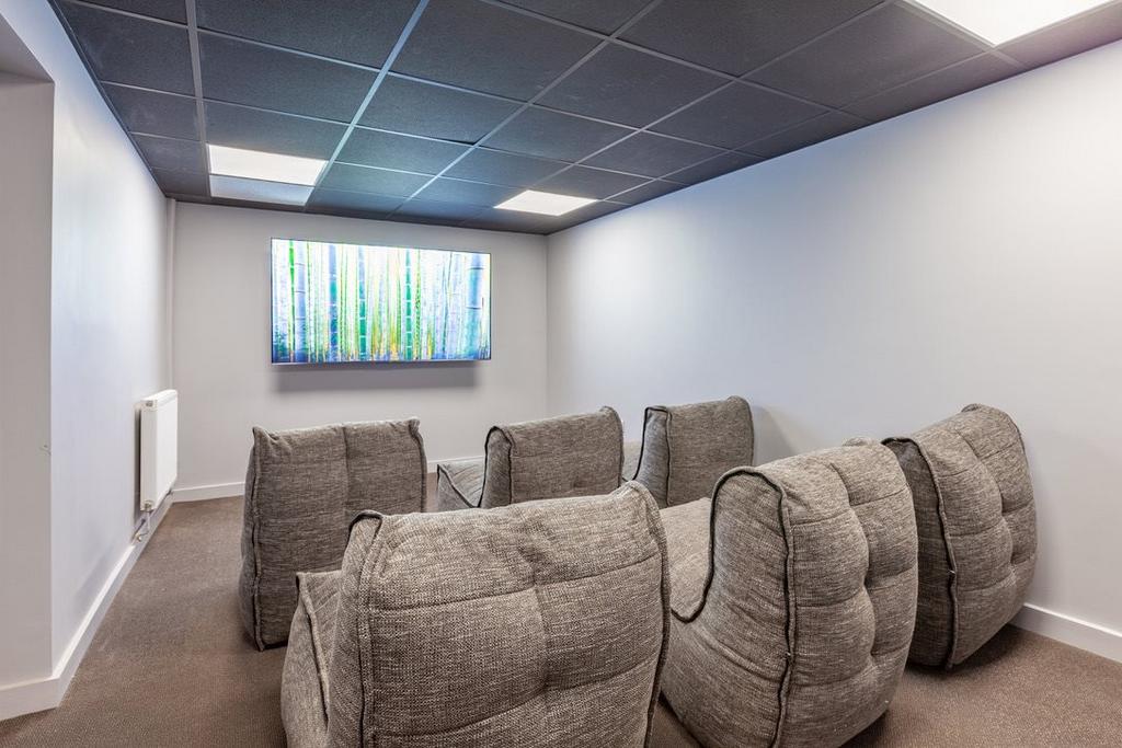 B28 e35 fe b659 4228 9