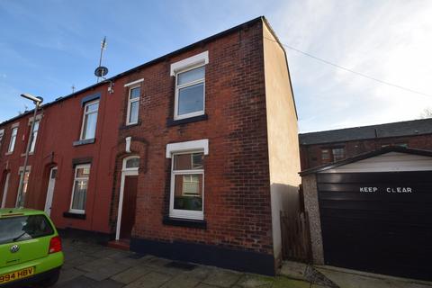 3 bedroom end of terrace house to rent, Malvern Street West, Oakenrod OL11