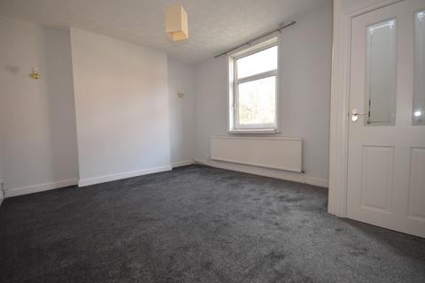 3 bedroom end of terrace house to rent, Malvern Street West, Oakenrod OL11