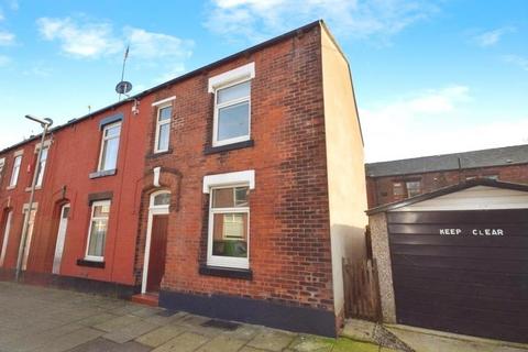 3 bedroom end of terrace house to rent, Malvern Street West, Oakenrod OL11