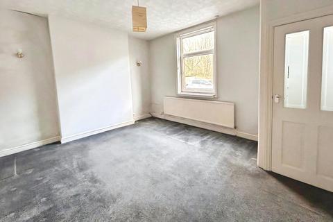 3 bedroom end of terrace house to rent, Malvern Street West, Oakenrod OL11