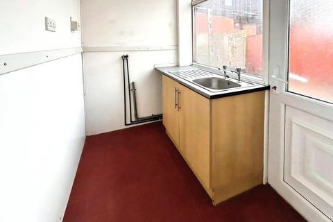 3 bedroom end of terrace house to rent, Malvern Street West, Oakenrod OL11