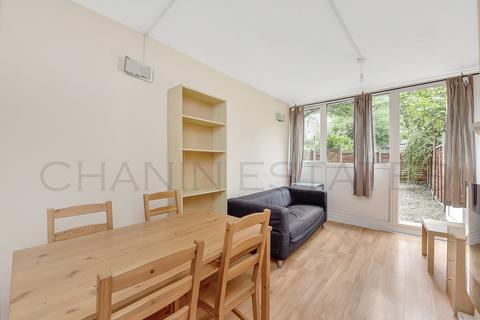 4 bedroom maisonette to rent, Osmington House, London SW8