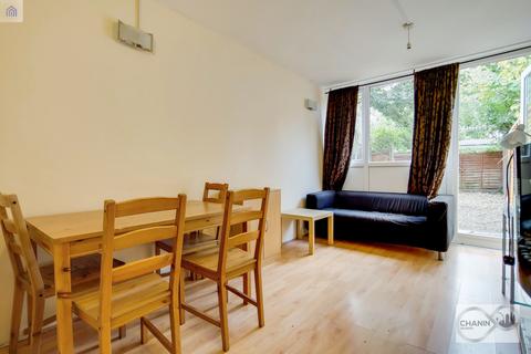 4 bedroom maisonette to rent, Osmington House, London SW8