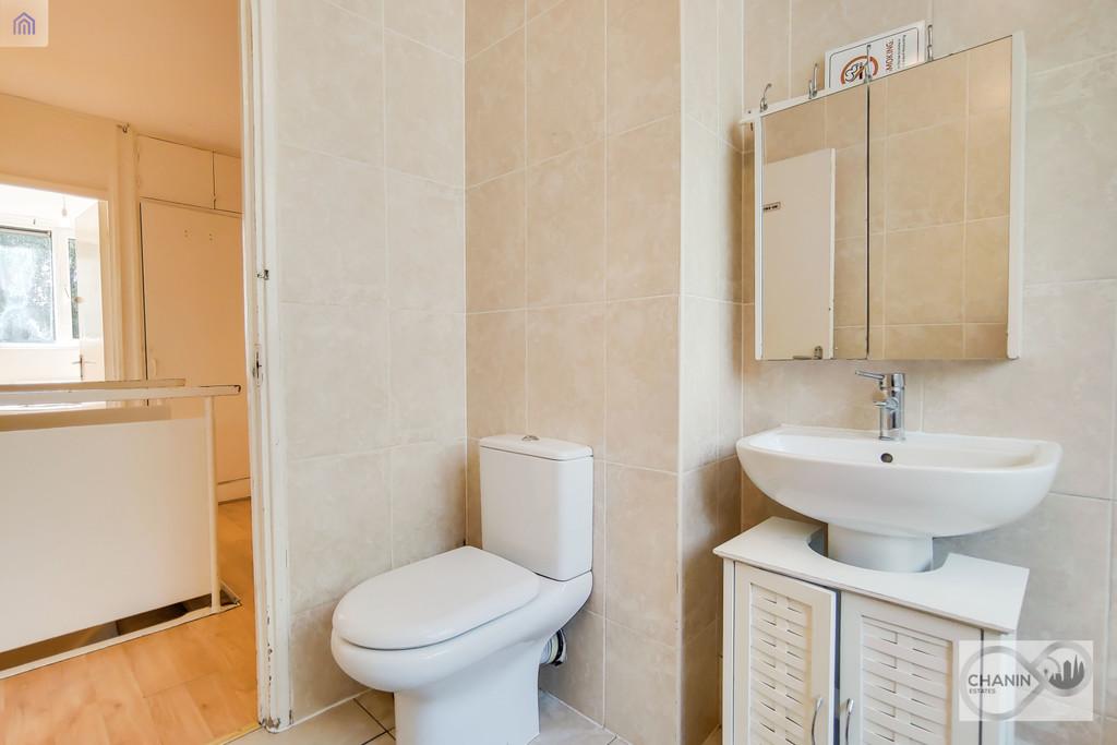 11 Bathroom-1