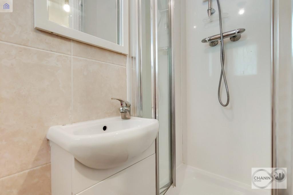5 Shower Room-0