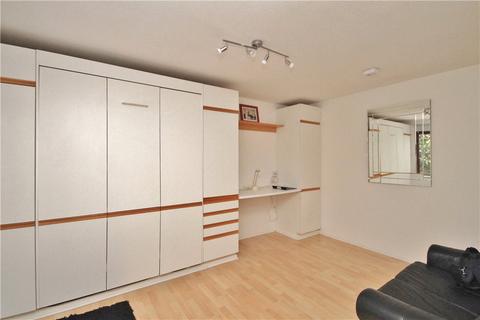 Studio to rent, Templecombe Mews, Oriental Road, Woking, Surrey, GU22