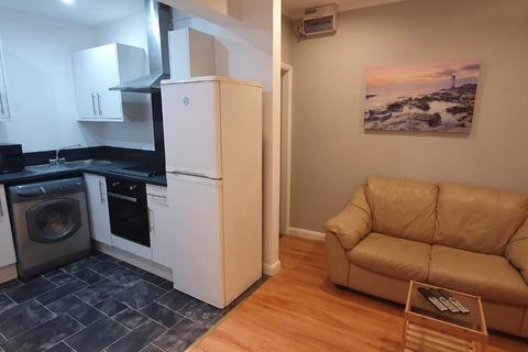 2 bedroom apartment to rent - Queens Road, Beeston, NG9 2DB