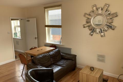 3 bedroom apartment to rent - Queens Road, Beeston, NG9 2DB