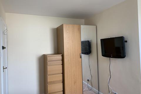 3 bedroom apartment to rent, Queens Road, Beeston, NG9 2DB
