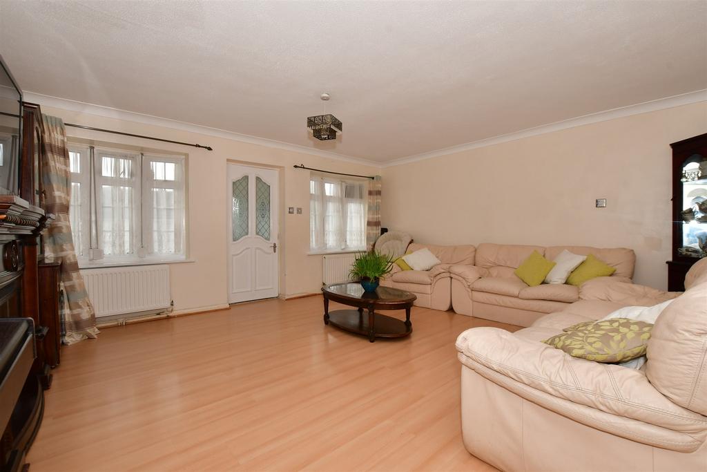 Constitution Road, Chatham, Kent 5 bed detached house for sale £400,000