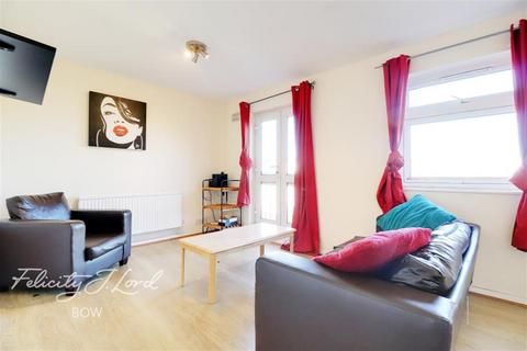 3 bedroom flat to rent, Mollis House, Gale Street, E3
