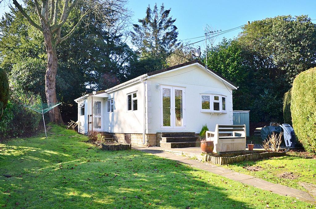 Turners Hill Park, Turners Hill, RH10 2 bed detached house for sale £