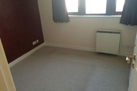 2 bedroom apartment to rent, Hall Lee Fold, Huddersfield