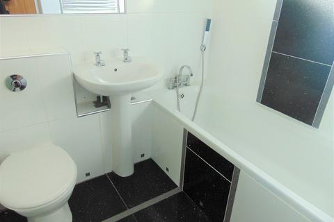 undefined, Kings Close, Wirral CH63