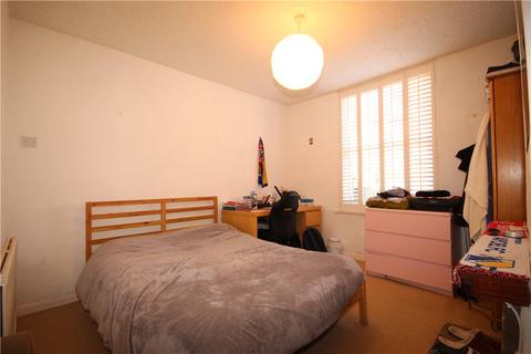 3 bedroom semi-detached house to rent - Denzil Road, Guildford, GU2