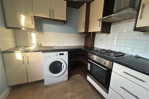 3 bedroom flat to rent, Murray Avenue,  Hounslow,  TW3