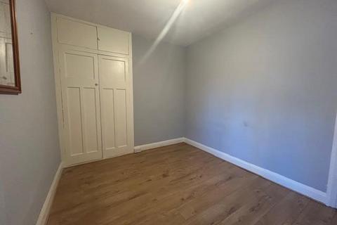 3 bedroom flat to rent, Murray Avenue,  Hounslow,  TW3