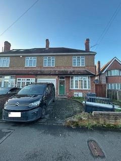 3 bedroom flat to rent, Murray Avenue,  Hounslow,  TW3