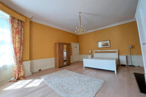 3 bedroom apartment to rent, George Street, Edinburgh, Midlothian