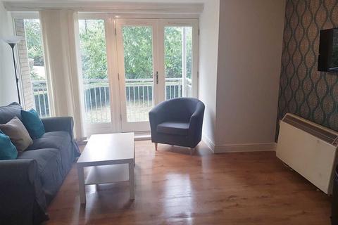 3 bedroom apartment to rent, Bingley Court, Canterbury